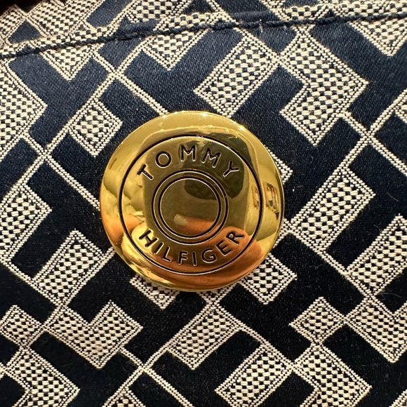 Tommy Hilfiger 10x10x2 “crossbody bag . Navy and gray with gold tone hardware - Picture 6 of 6